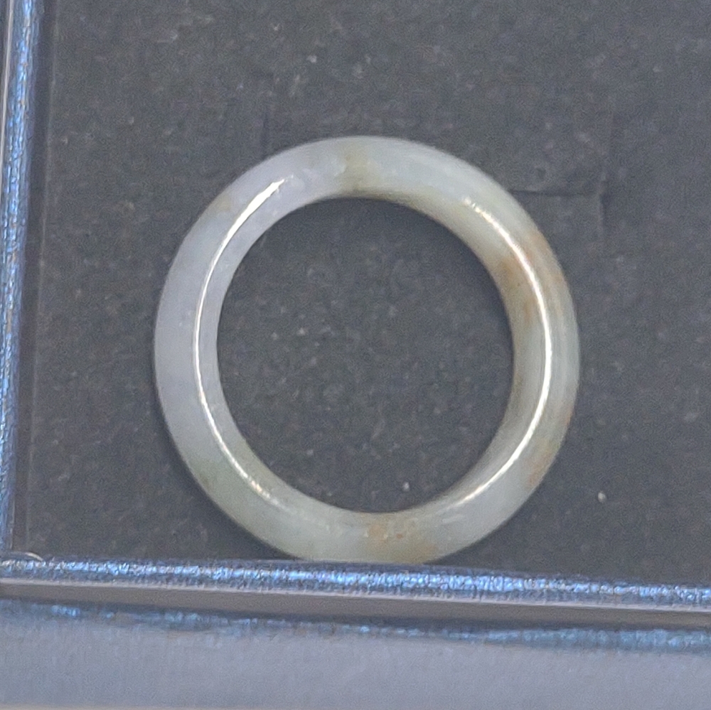 Jadeite ring - Picture 2 of 4